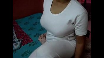 hindi porn fucked bhabhi father with Se masturba con cepillo